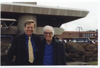 Gunnar at Leifstod Airport in Iceland with dr. Albert Ellis, the founder of Rational Emotive Behavior Therapy the first one of the coginitive-behaviorla therapies models.
